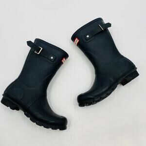Hunter matte black short rain boots